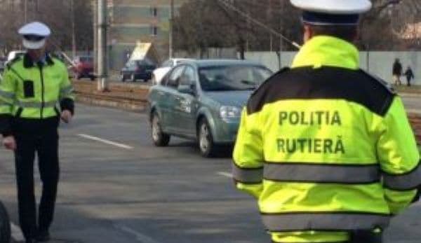 Cercetat de poliţişti după ce s-a urcat băut pe motocicletă, deși nu deținea permis de conducere