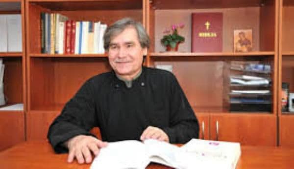 Doi poeţi citesc în cenaclul uniunii scriitorilor din românia, astăzi, la Botoşani