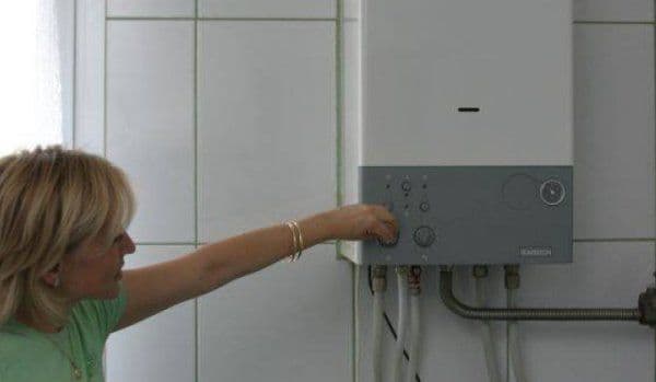 SOS pentru românii care nu au centrale de apartament. Sistemul de încălzire centralizată, în pericol