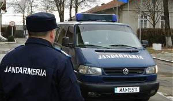 Amorezi amendați de jandarmi