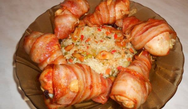 Ciocănele de pui învelite în bacon