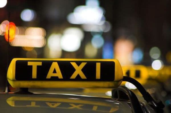 Taximetrist păgubit după o cursă până la Săveni