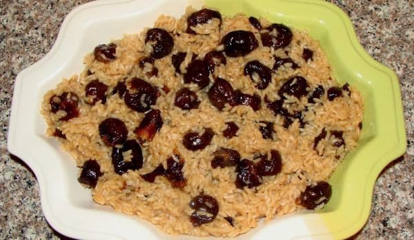 Mâncare de prune uscate cu orez