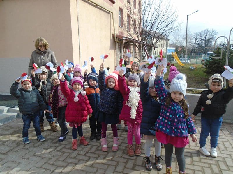 Cinci grădinițe din Dorohoi implicate în proiectul „Un gând bun de mărțișor” - FOTO