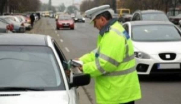 Bărbat cercetat după ce a fost depistat circulând prin Dorohoi, cu o mașină radiată din circulație, de 4 ani
