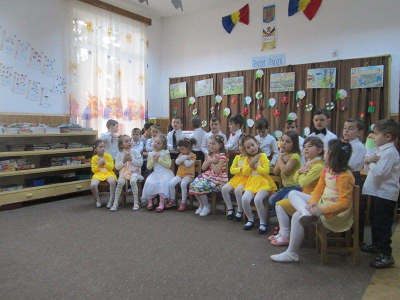 „Mama mea, îngerul meu păzitor!” - Grădiniţa cu program normal Broscăuţi - FOTO