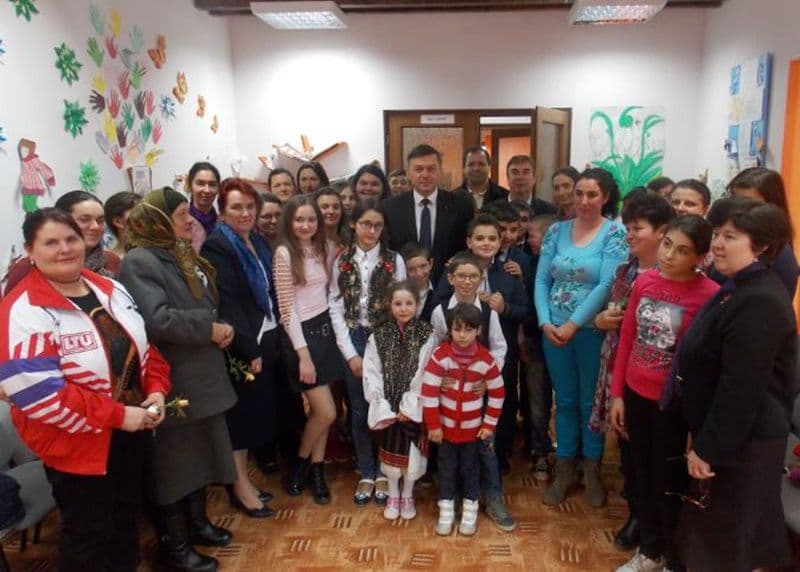 8 Martie la Ibănești: „Să dăruim un zâmbet, o floare!” - FOTO