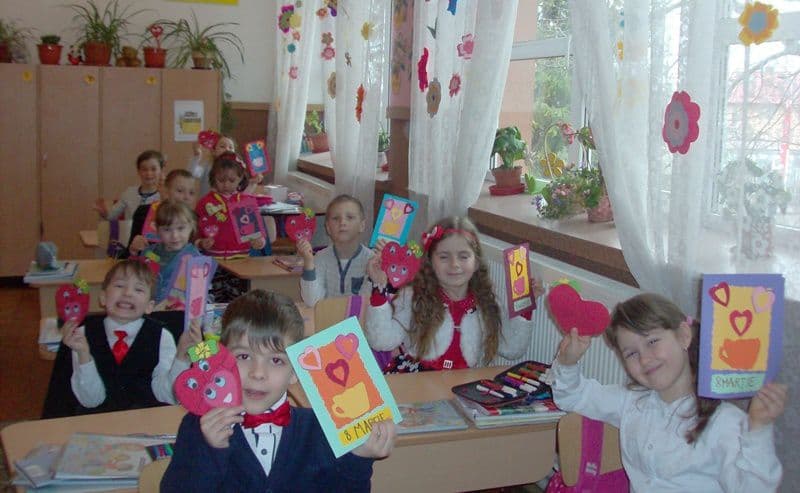 Elevii din clasa pregătitoare de la Şcoala Gimnazială Nr. 1 Dorohoi au întâmpinat primăvara! - FOTO