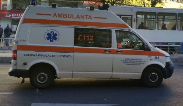 Angajat al unei fabrici de confecții accidentat la o mașină de capsat 