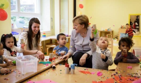 Germania taie alocaţiile pentru copiii românilor