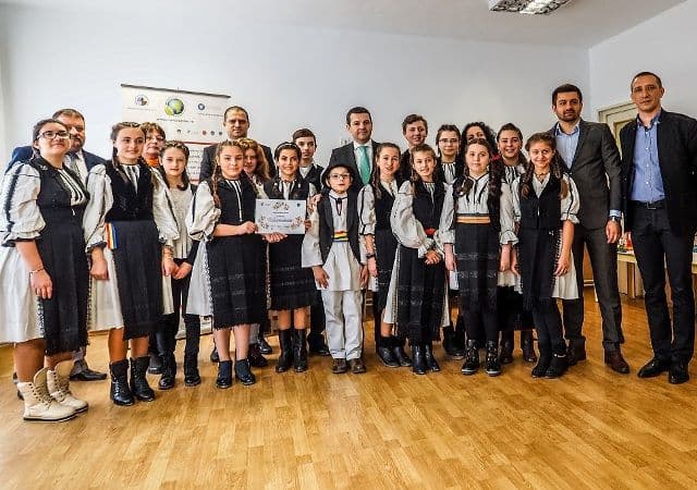Cine sunt câștigătorii proiectului „Let’s Be ECO!” Peste 57 000 de elevi implicați în activități de reutilizare creativă!