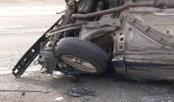 Inconştienţă în trafic. S-a urcat băut la volan și a intrat cu mașina într-un podeț