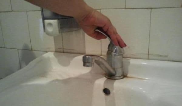 Nova Apaserv opreşte furnizarea apei pe câteva străzi din municipiu şi în trei comune
