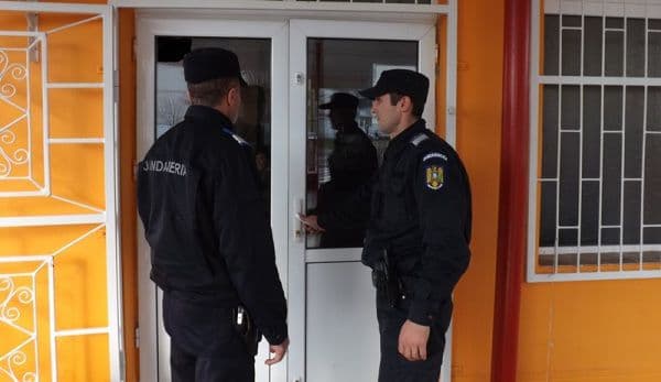 Tânăr cu interdicția accesului în locuri unde se consumă sau se servesc băuturi alcoolice, depistat de jandarmi într-un bar