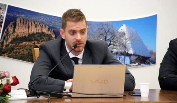 Consultare publică la Botoșani pentru programul start-up și legea prevenției cu secretarul de stat din Ministerul pentru mediul de afaceri, Harry Ilan