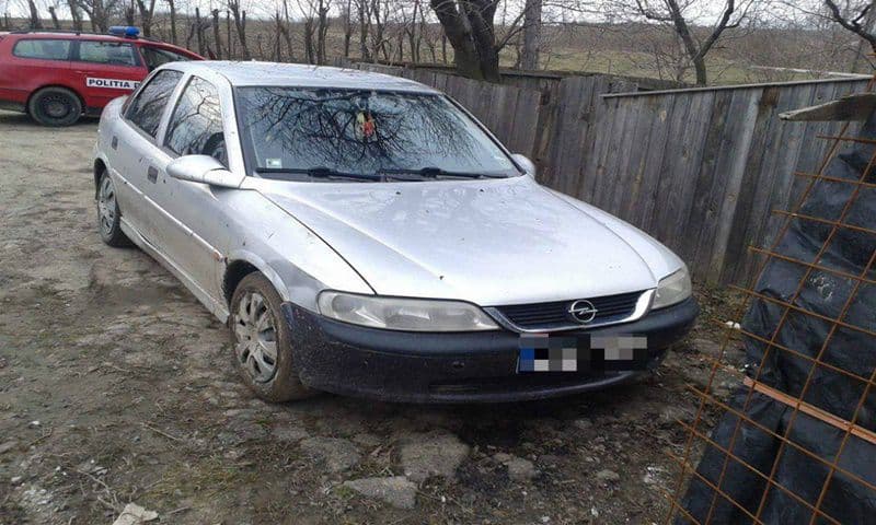 Acte false, șoferi fără permis, vezi ce au mai găsit polițiștii de frontieră din Dorohoi în urma unor controale