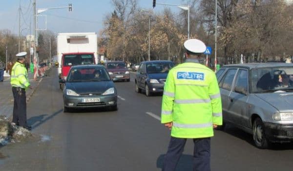 Centura de siguranță a băgat în bucluc peste 400 de șoferi