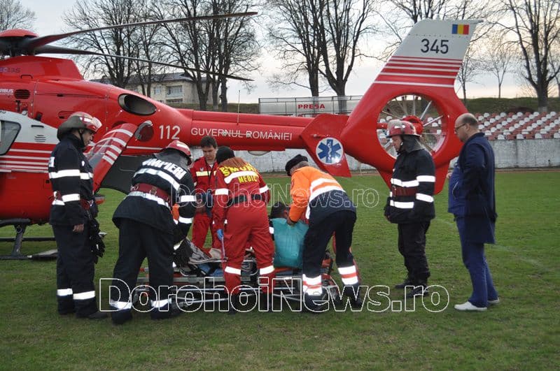 Misiune contracronometru a elicopterului SMURD pentru un bărbat din Dorohoi care riscă să își piardă un picior – FOTO