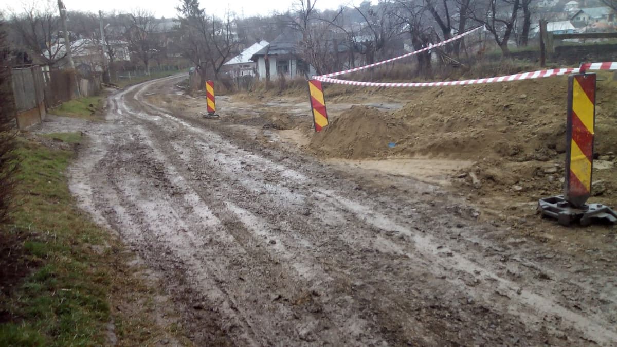 Primim la redacție – Lucrări de mântuială făcute într-un cartier din Dorohoi – FOTO