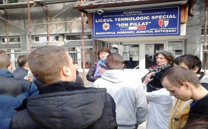 Liceul Tehnologic Special „Ion Pillat” Dorohoi - Meseria este brăţară de aur - FOTO