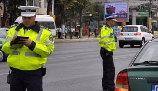 Poliţiştii din Darabani, în razie! 50 de maşini verificate, 28 de sancțiuni aplicate și 2 permise reținute!
