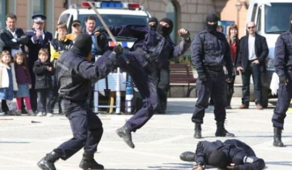 Dorohoienii sunt așteptați în Parcul „Cholet” din Dorohoi la exerciții demonstrative ale jandarmilor