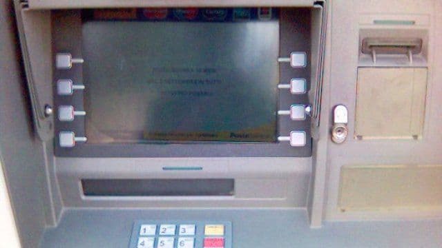 Iată cum îți pot fi furați banii din cont! Detaliul după care trebuie să te uiți la bancomat - FOTO