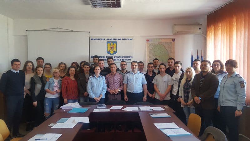 33 de botoşăneni se pregătesc să participe la misiuni alături de echipajele ISU Botoșani, în cadrul proiectului „Salvator din pasiune” - FOTO