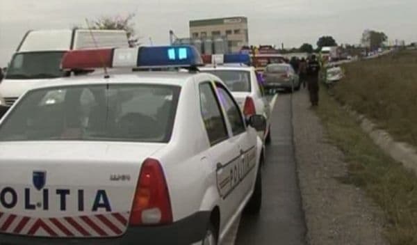 Un autocar cu 28 de pasageri care se deplasa de la Suceava în Spania, s-a ciocnit frontal cu un autoturism