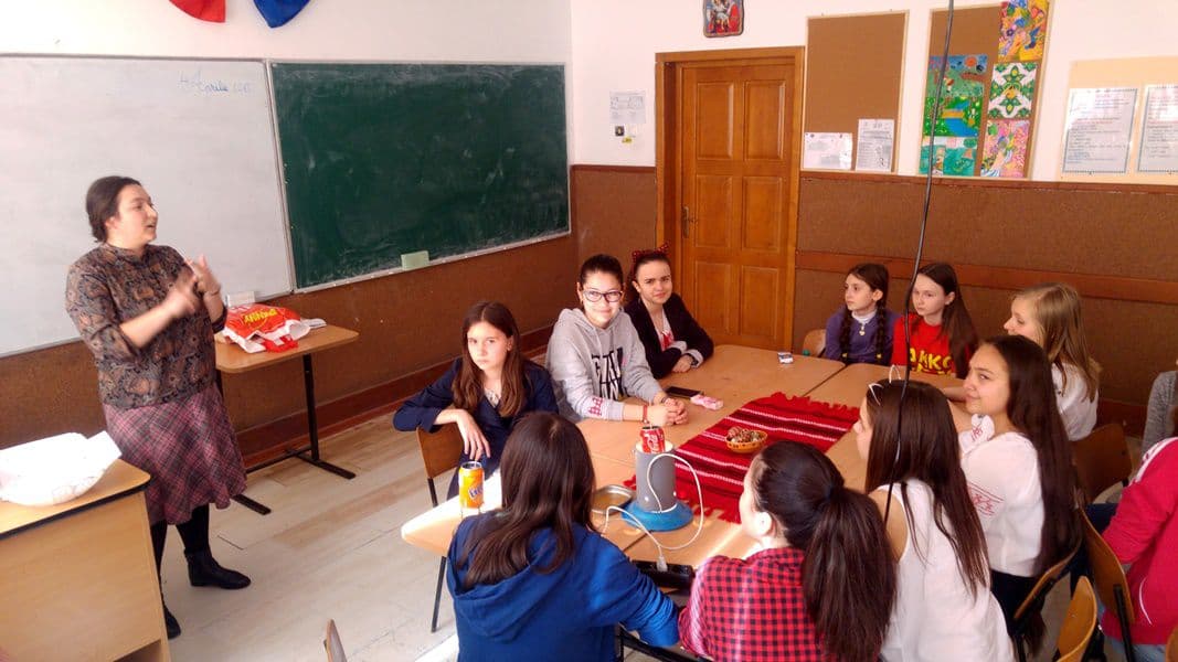 „Rugăciune, condei și cântece Pascale” proiect educativ derulat la Școala Gimnazială „Mihail Kogălniceanu” Dorohoi - FOTO