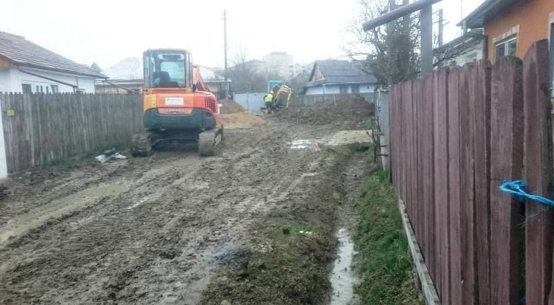 Primim la redacție – Măiestria muncii bine făcute... cu cizme de cauciuc suntem dotați – FOTO