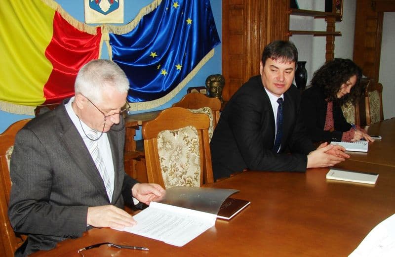 Autorităţi convocate în şedinţă pentru pregătirea sărbătorilor pascale - FOTO