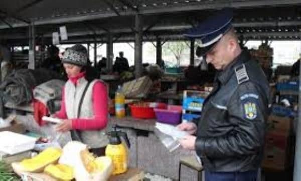 Razie a Poliţiei în Piaţa Centrală Dorohoi. Vezi ce au descoperit oamenii legii!