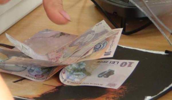 Vezi programul casieriilor Nova Apaserv în perioada sărbătorilor pascale