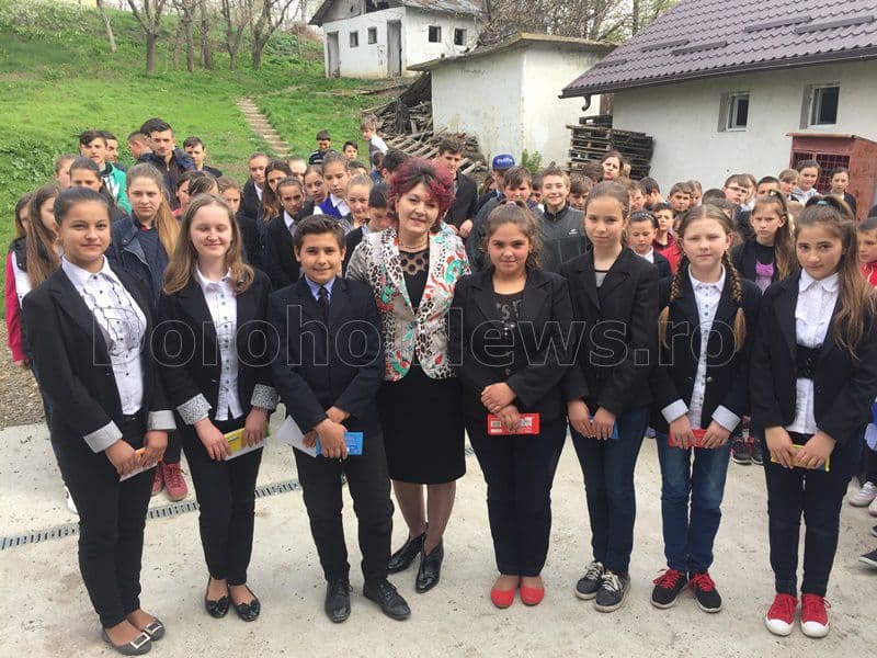 Premierea olimpicilor la Școala Corlăteni - FOTO