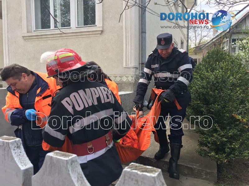 Momente cumplite pentru o femeie din Dorohoi după ce i-au luat foc hainele cu care era îmbrăcată - FOTO