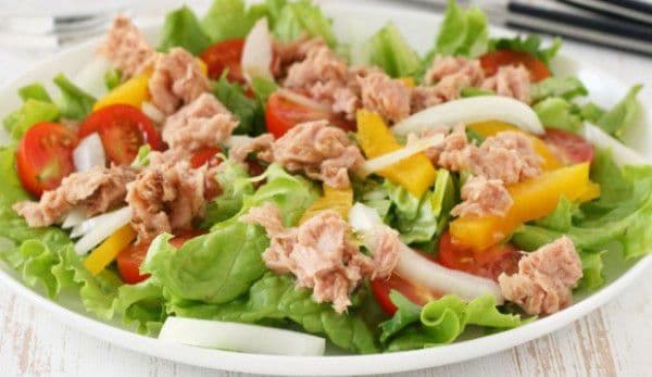 Salată cu ton
