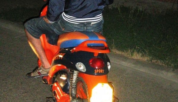 Tânăr din Lozna depistat de polițiști pe motoscuter fără permis