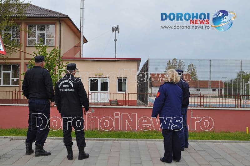 Atenție, cad obiecte din atmosferă! Sirenă pusă în funcțiune la Dorohoi în cadrul exercițiului național de alarmare – VIDEO|FOTO