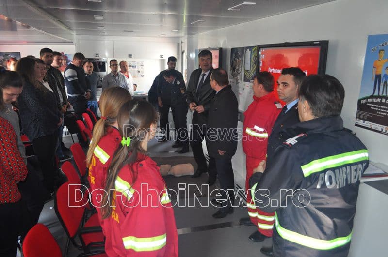 Zeci de persoane au trecut pragul Caravanei SMURD „Fii pregătit” la Dorohoi - FOTO