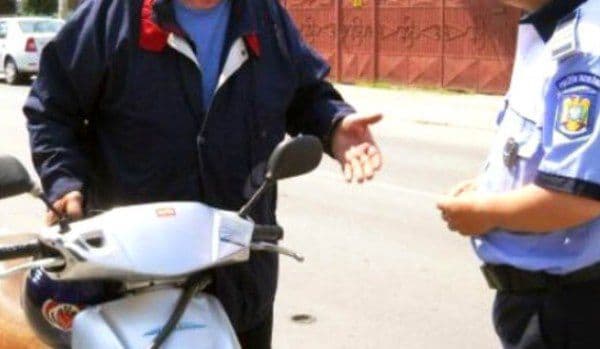 Bărbat de 76 de ani, depistat în trafic fără permis și cu 1200 de țigări de contrabandă