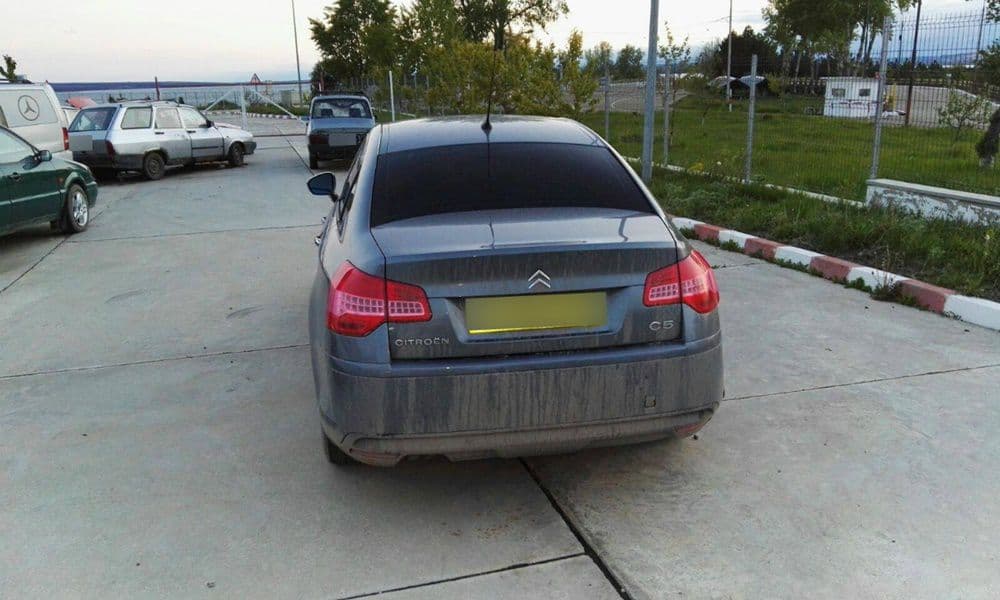 Contrabandă cu țigări în miez de noapte la Vama Stânca - FOTO