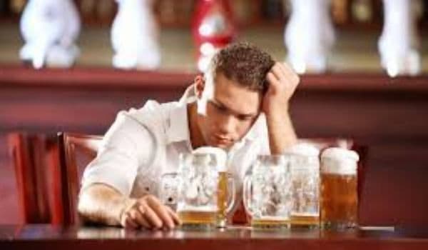 Cum să bem alcool fără să ne îmbătăm? Secretul este foarte simplu!