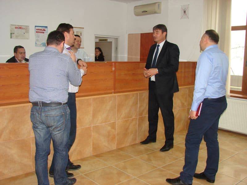 Prefectul judeţului, în vizită la Serviciul de Permise şi Înmatriculări Auto