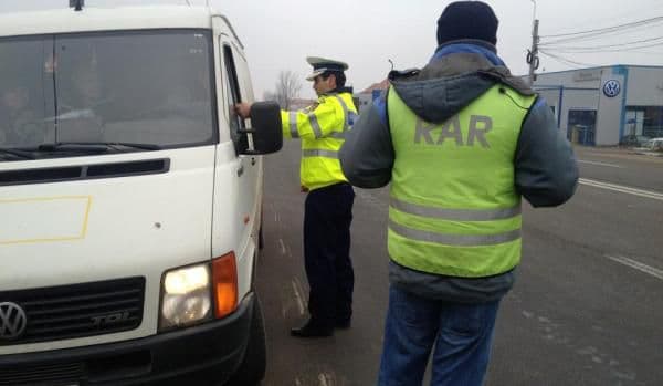Polițiștii botoșăneni continuă raziile împreună cu RAR pe șoselele județului