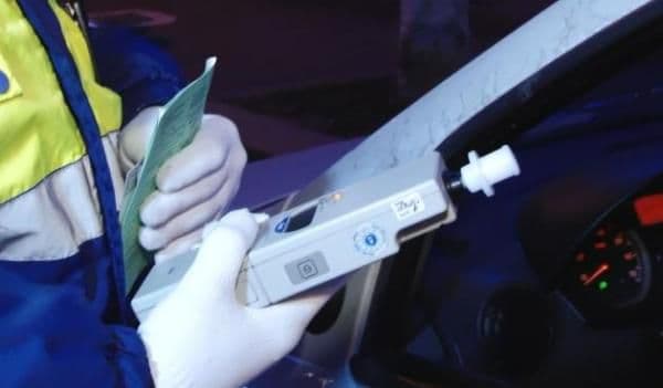 Şofer cercetat de poliţişti după ce a refuzat recoltarea probelor biologice de sânge