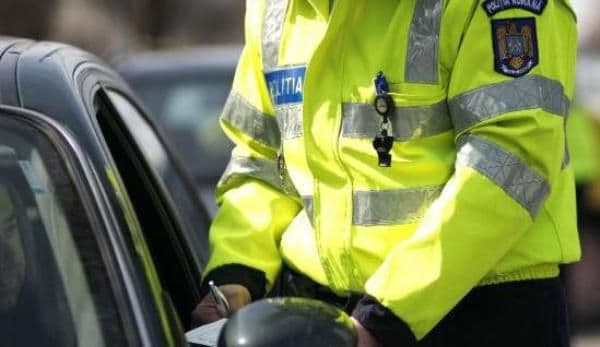 S-a urcat băut la volan, dar poliţiştii l-au depistat în trafic şi l-au tras pe dreapta