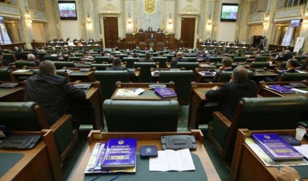 Senatorii au decis: Funcționarii răspund penal pentru actele semnate în primării. Refuzul semnării trebuie trecut într-un registru