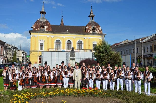 Ploaie de premii pentru Ansamblul de cântece și dansuri „Mugurelul-Mărgineanca” - FOTO