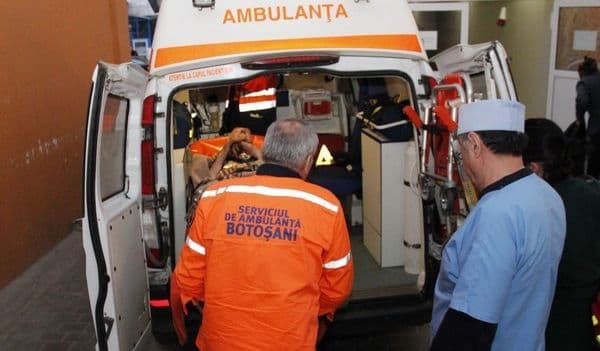 Accident la locul de muncă. A căzut de la aproximativ 8 metri în timp ce monta niște termopane